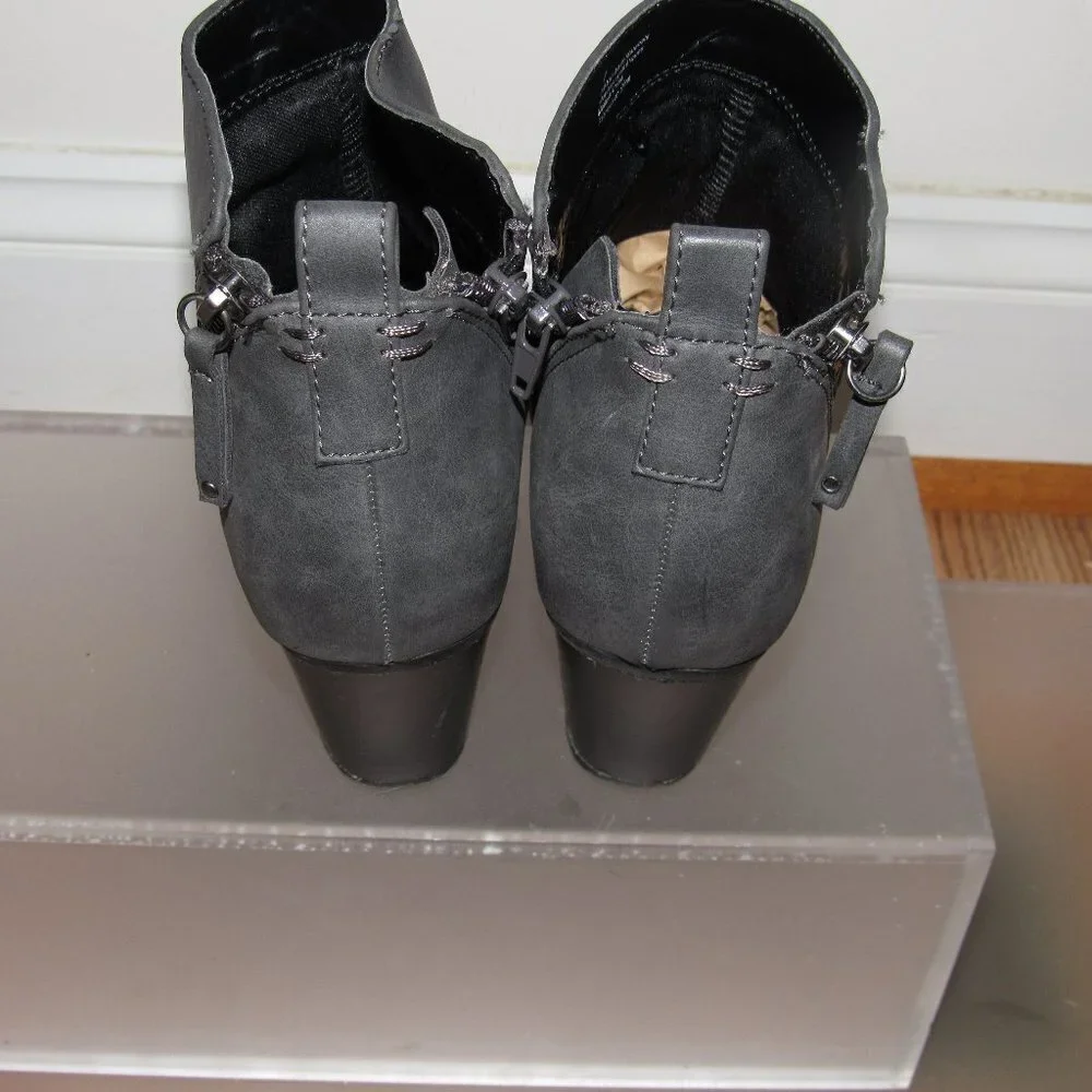 EXPRESS Gray Ankle Booties Size 7